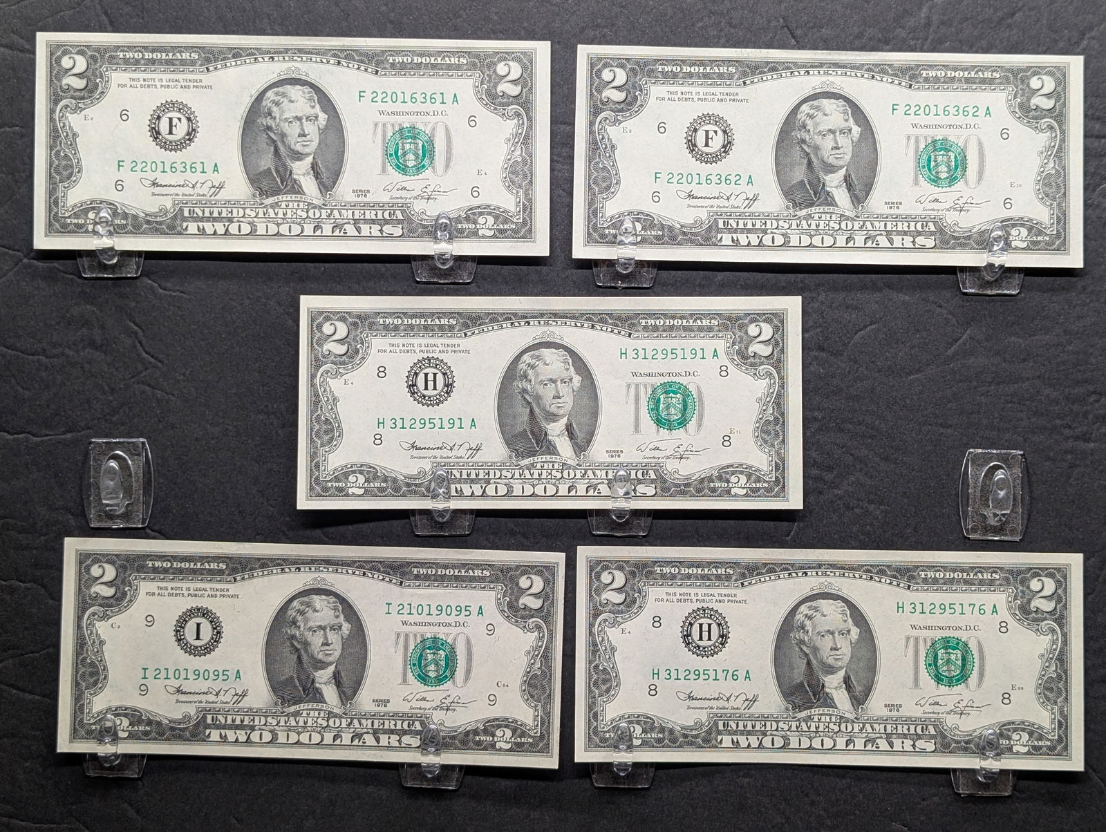 Lot of Five Vintage 1976 Series $2.00 Federal Reserve Notes w/ NICE PAPER, Two Are In Consecutive (1 of 4)