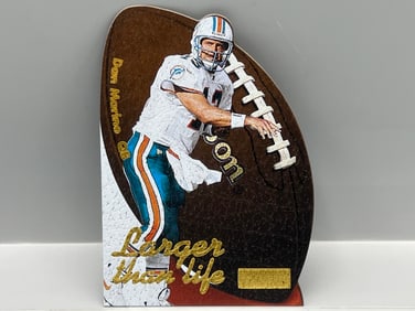 1997 Skybox Premium Dan Marino Larger Than Life Die Cut Insert #4