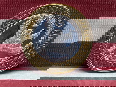 Limited Edition .999 FINE SILVER Center Fitzgeralds Casino $10 Gaming Token in Capsule