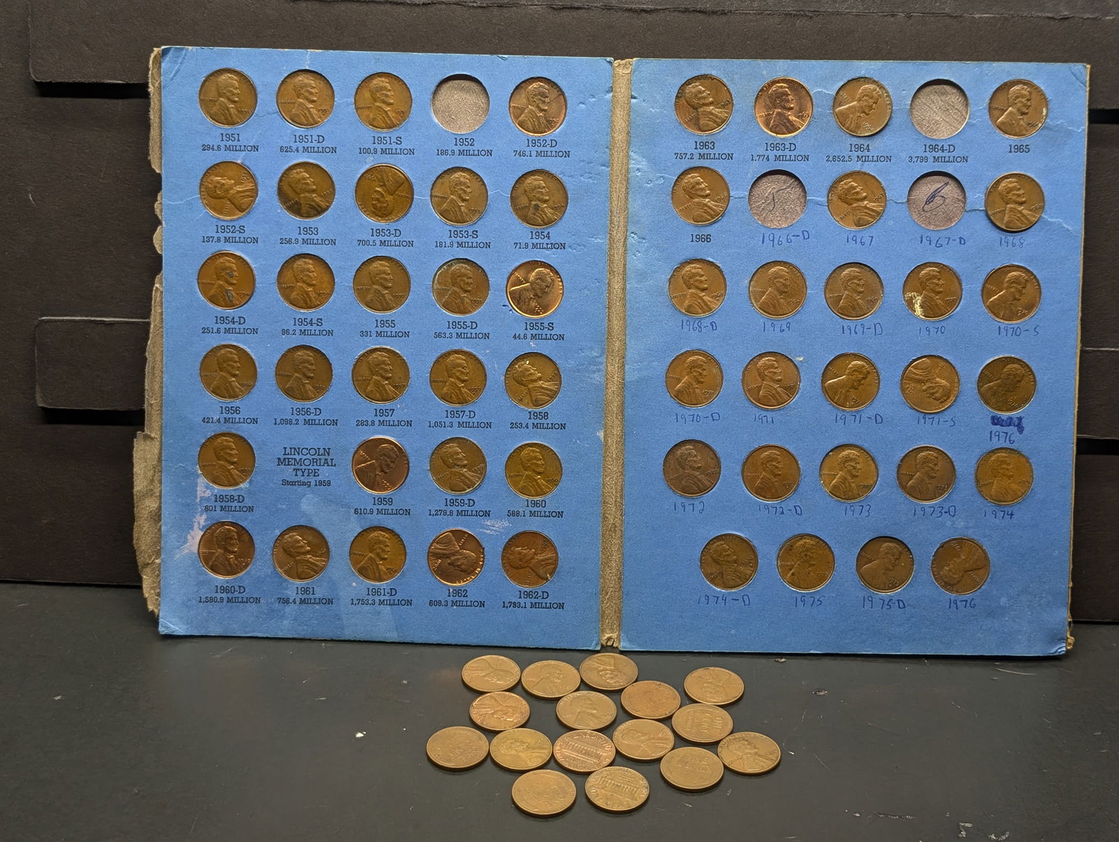 Whitman Lincoln Cent Folder, (33) Wheat Cents & (37) Memorial Cents (1 of 9)