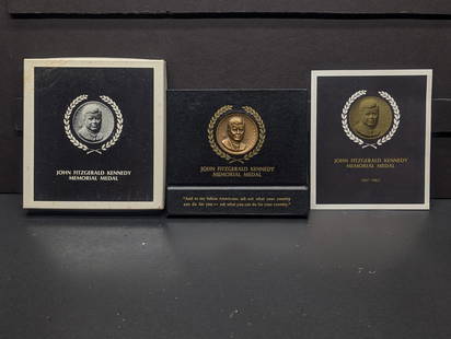 1963 John Fitzgerald Kennedy Presidential Bronze Art Medal in Display w/ COA & 1968 Dayton Daily: 1963 John Fitzgerald Kennedy Presidential Bronze Art Medal in Display w/ COA & 1968 Dayton Daily Newspaper Clipping