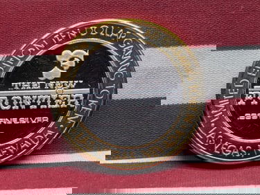 Limited Edition .999 FINE SILVER Center Gilley's New Frontier Casino $10 Gaming Token in Capsule