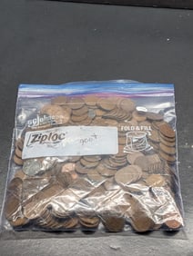 400 Unsearched Lincoln Wheat Cents. Count estimated by weight.