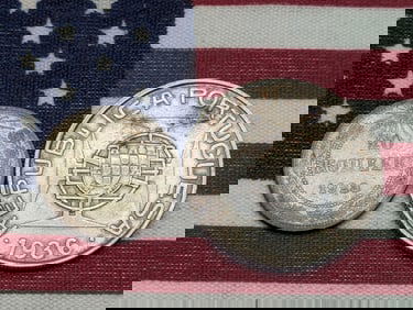 1923 Soviet 20 Silver Kopecks & 1936 Mozambique 10 Silver Escudos (2 PCS)