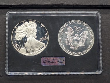 1988-S PROOF & 1988 UNC American Silver Eagles in Protective Display Case (2 COINS)