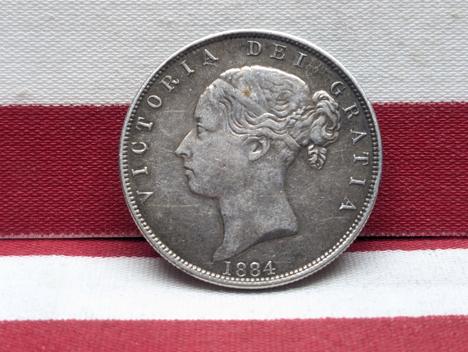 1884 England Half Crown. .925 Silver. EF Detail but was used for jewelry.: 1884 England Half Crown. .925 Silver. EF Detail but was used for jewelry.