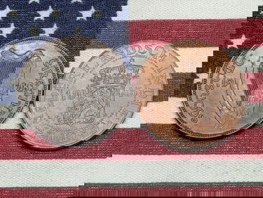 1928 Ireland 1 Pingin & 1945 Dutch East Indies 2 1/2 Cent (2 PCS)