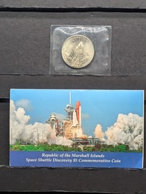 1988 Marshall Islands $5 Space Shuttle Discovery Commem Coin in Information Display Card