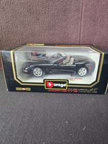 NIB Burago 1998 Chevrolet Corvette Convertible 1:18 Scale