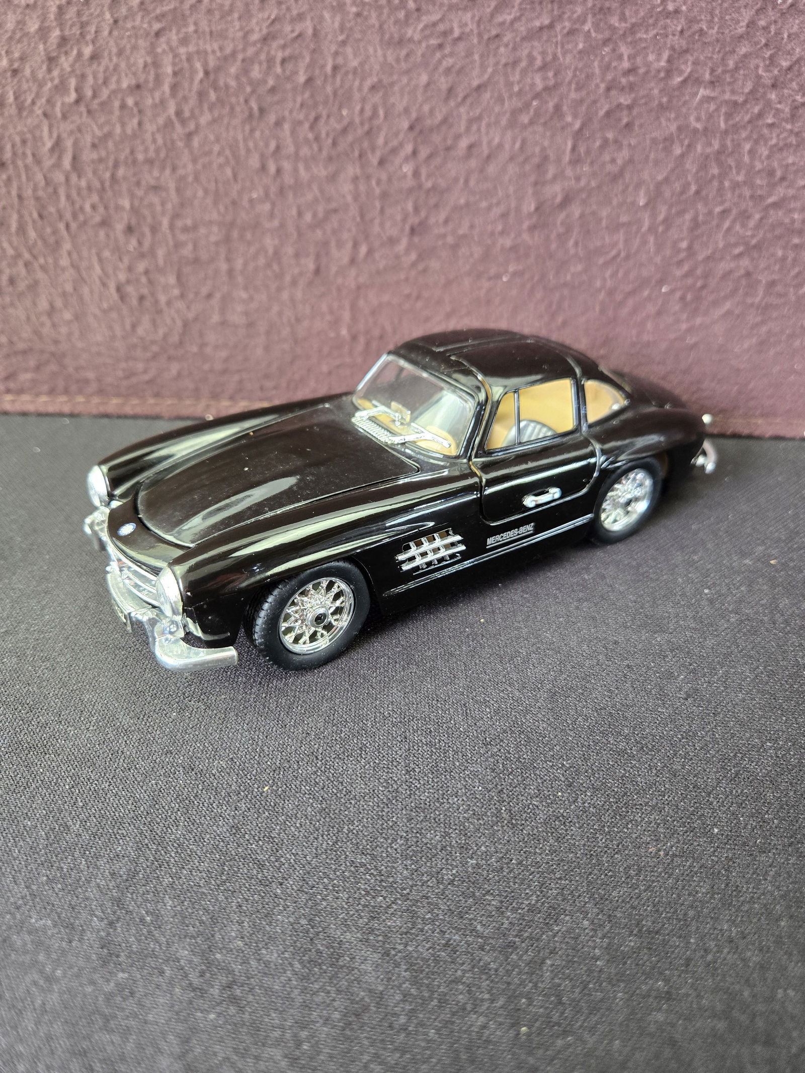 1954 Mercedes-Benz 300SL Black 1:24 Scale (1 of 5)
