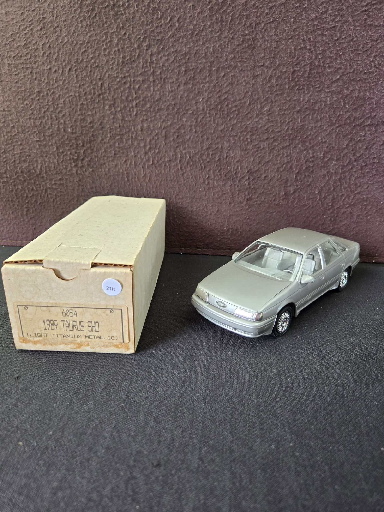 Ertl 1989 Ford Taurus Sho Light Titanium Metallic, Ford Promotional Car w/Box (1 of 3)