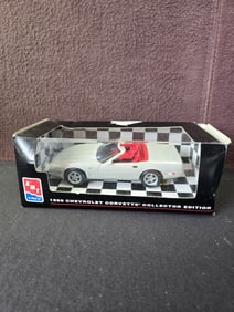 NIB AMT Ertl 1996 Chevrolet Corvette Collector Edition slight box damage