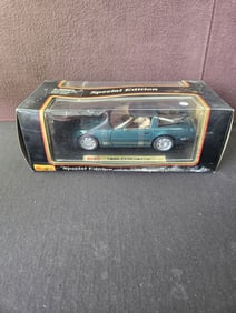 NIB Maisto 1996 Corvette Coupe 1:18 Scale