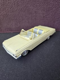AMT 1962 Ford Galaxy Convertible Slight damage on windshield and back convertible top, Ford