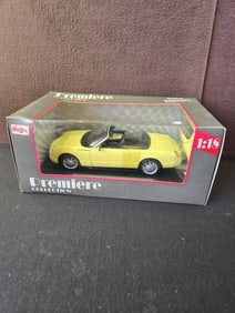 NIB Maisto Premiere Edition Thunderbird Show car 1:18 Scale