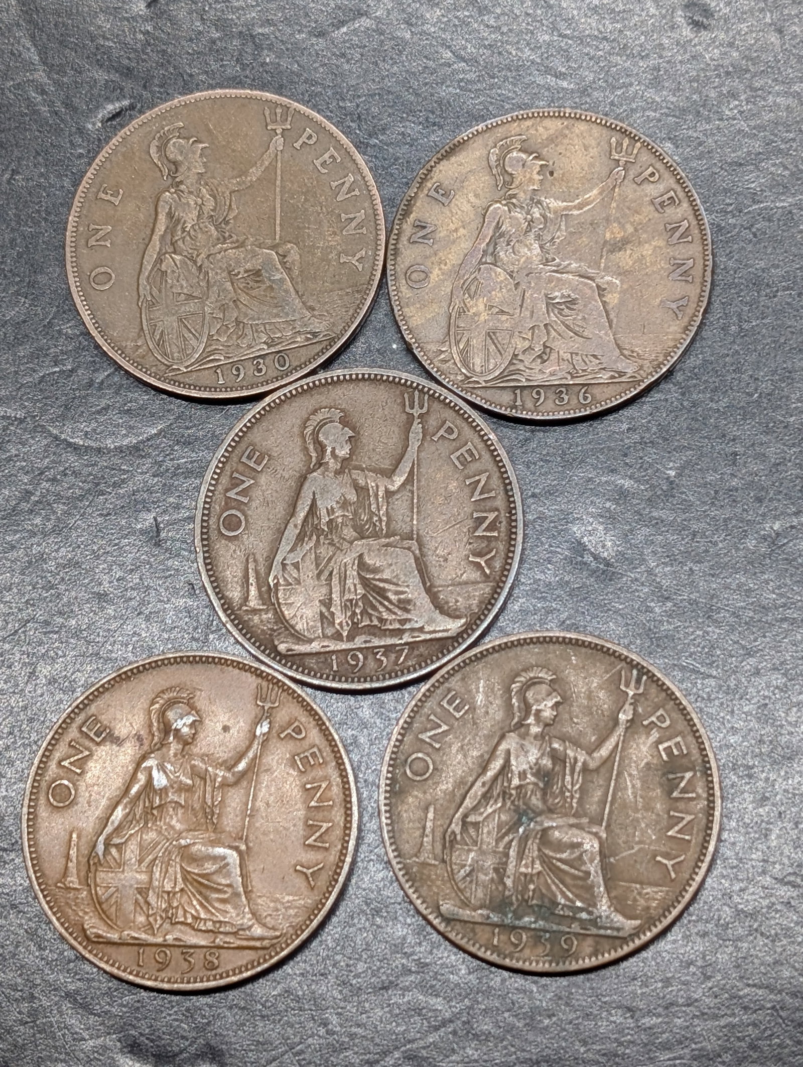 (5) 1930's Mixed Date Great Britain One Pennies: (5) 1930's Mixed Date Great Britain One Pennies