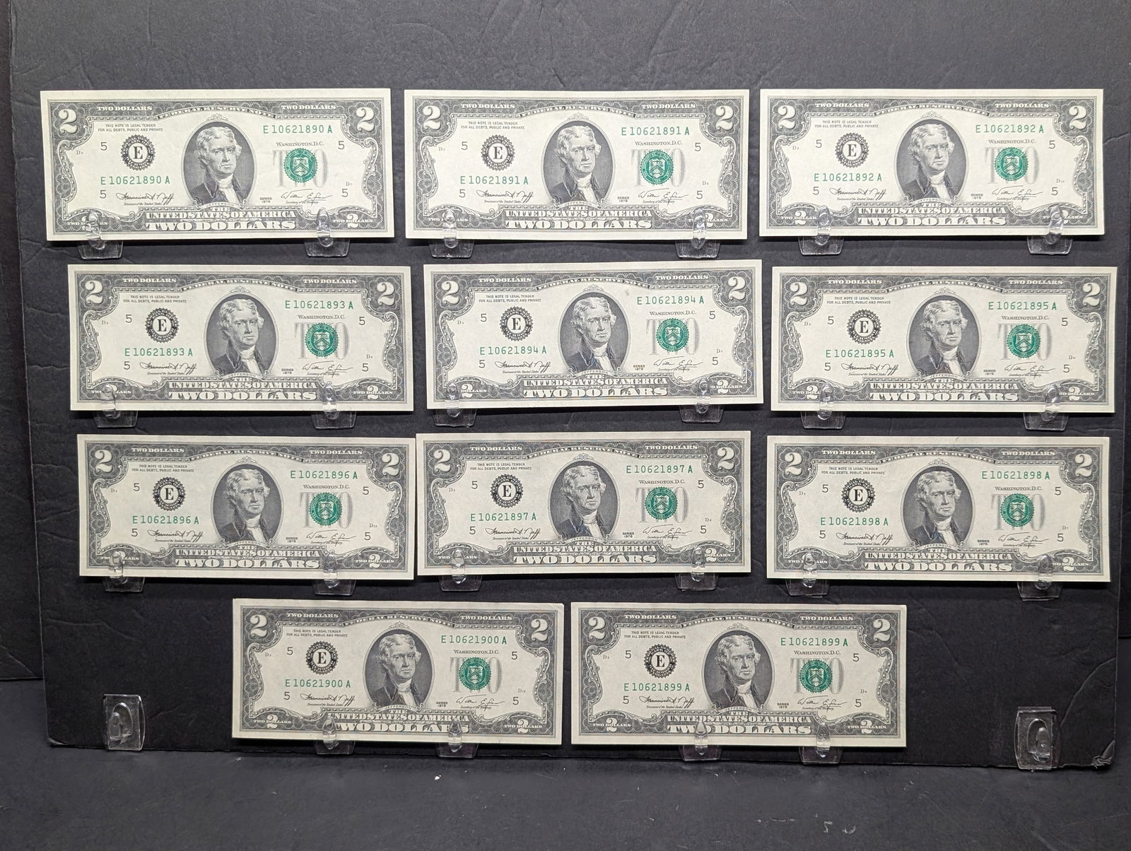 (11) 1976 Two Dollar Federal Reserve Notes in Consecutive Order   UNC (1 of 5)