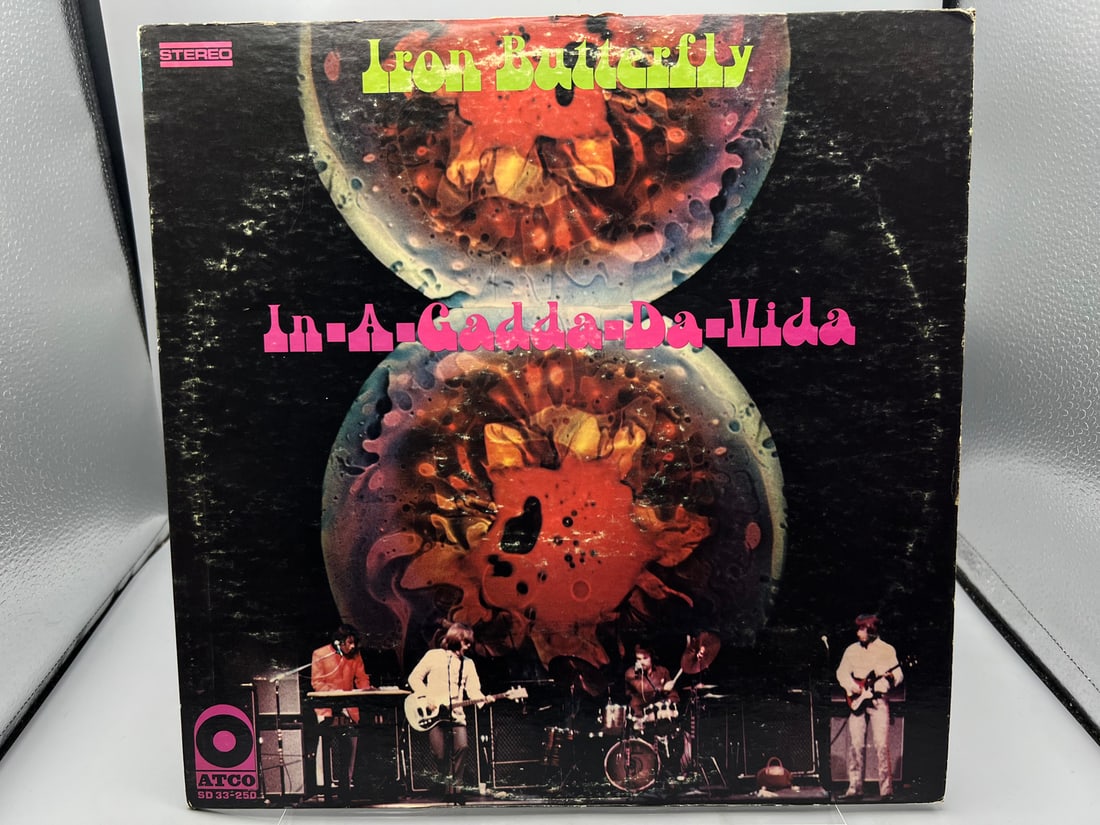 1968 Iron Butterfly In-A-Gadda-Da-Vida Repress Vinyl Album - SD 33-250: 1968 Iron Butterfly In-A-Gadda-Da-Vida Repress Vinyl Album - SD 33-250 - Records have not been tested by auction house for play quality. All items sold as is.