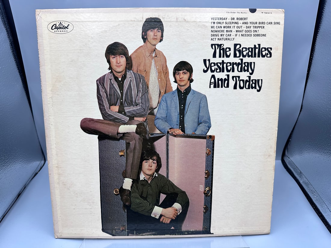 1966 The Beatles Yesterday And Today Vinyl Album - T-2553: 1966 The Beatles Yesterday And Today Vinyl Album - T-2553 - Records not tested by auction house for play quality. All items are sold as is.