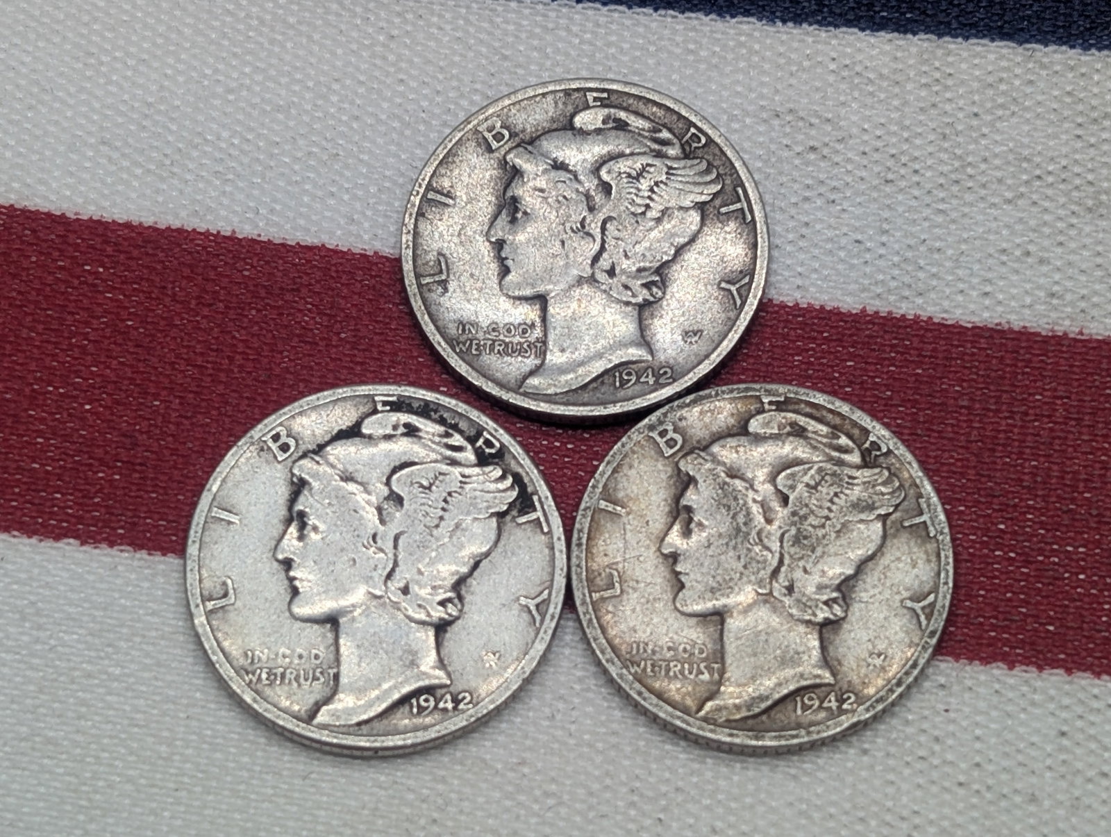 (3) Mercury Dimes 1942 P &,D, S: (3) Mercury Dimes 1942 P &,D, S