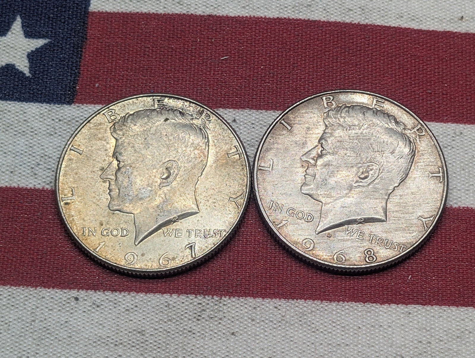 (2) Kennedy Half Dollars 1967, 1968-D: (2) Kennedy Half Dollars 1967, 1968-D
