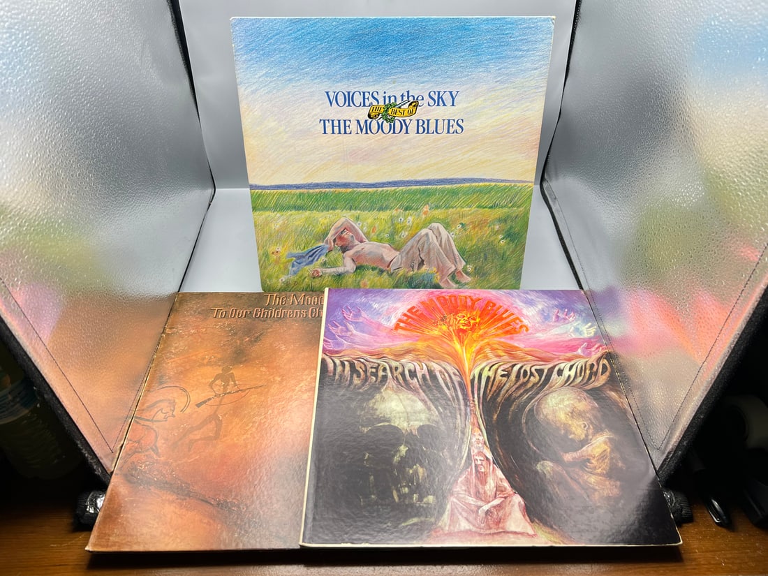 Lot of (3) The Moody Blues Vinyl Albums - Varying Conditions: Lot of (3) The Moody Blues Vinyl Albums - Varying Conditions - Records are untested by auction house for play quality. All items are sold as is.