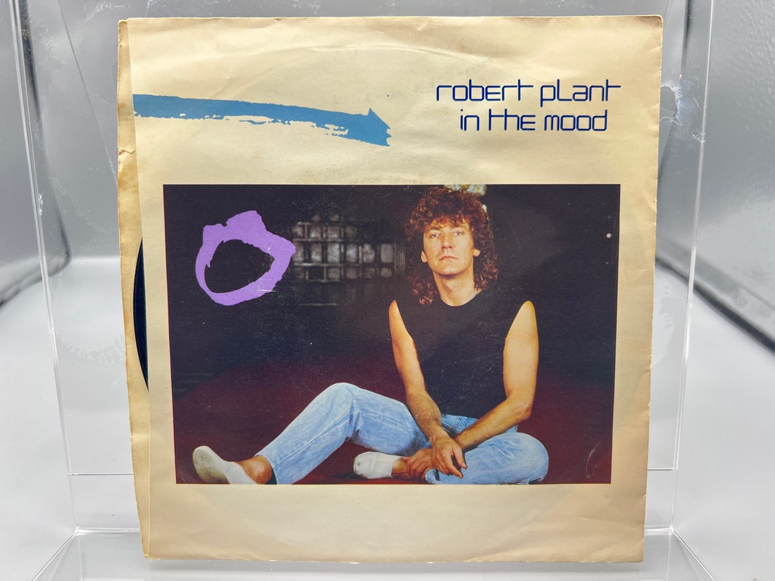 1983 Robert Plant In The Mood/Horizontal Departure 45 RPM Record W/ Picture Sleeve - 7-99820: 1983 Robert Plant In The Mood/Horizontal Departure 45 RPM Record W/ Picture Sleeve - 7-99820 - Records are untested by auction house for play quality. All items are sold as is.