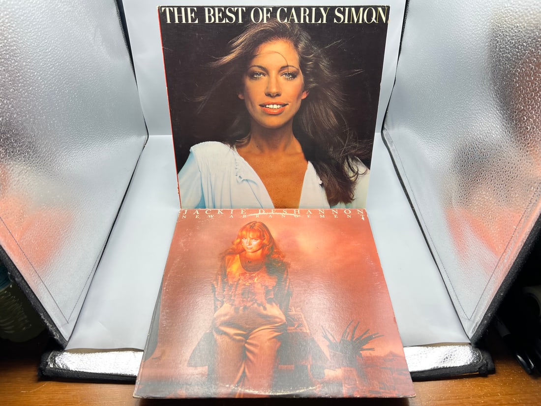 1977 Carly Simon The Best of Carly Simon Reissue & 1975 Jackie DeShannon New Arrangement Vinyl: 1977 Carly Simon The Best of Carly Simon Reissue & 1975 Jackie DeShannon New Arrangement Vinyl Albums - PC 33500 & 6E-109 SP - Records are untested by auction house for play quality. All items are sol