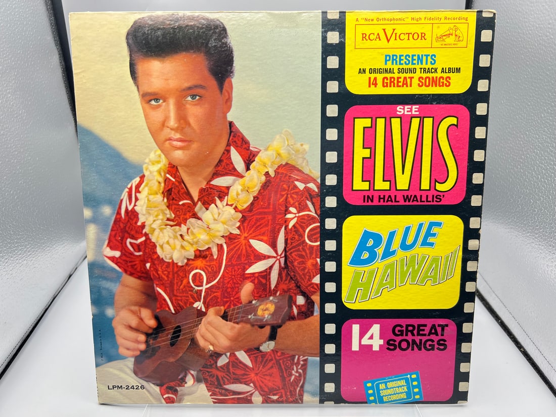1961 Elvis Presley Blue Hawaii Vinyl Album - LPM 2426: 1961 Elvis Presley Blue Hawaii Vinyl Album - LPM 2426 - Records not tested by auction house for play quality. All items are sold as is.