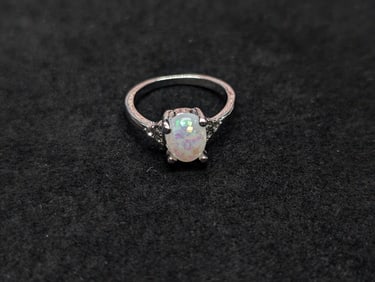 Beautiful! Women's Size 7 Opal Like Ring.