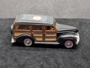 ERTL-1940 Ford Woody Metal Collector Car-in the Series