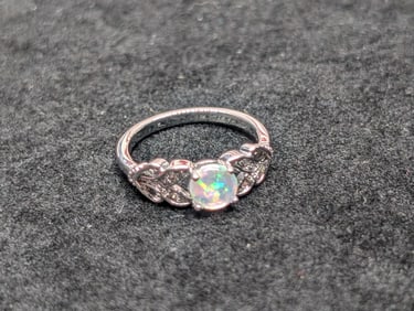 Beautiful! Women's Size 7 Opal Like Ring.
