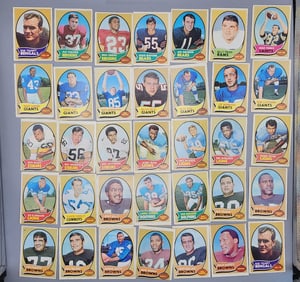 (43) 1970 Topps Football Cards - Varying Conditions
