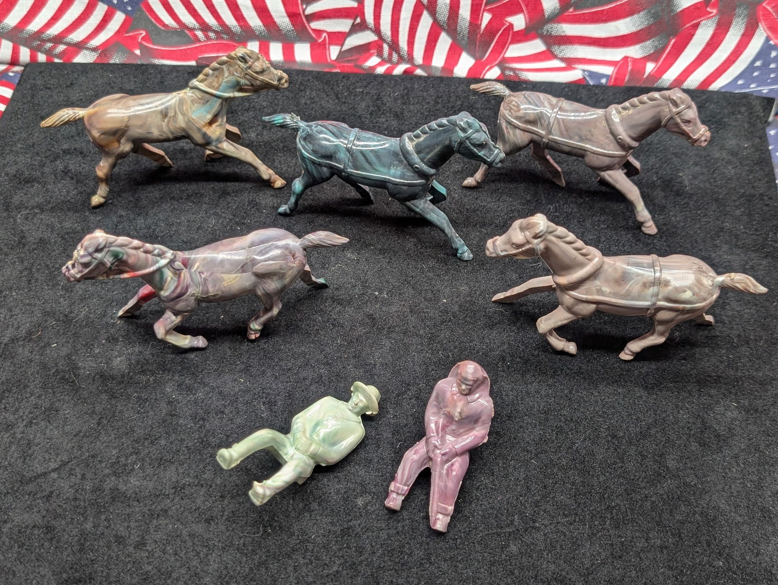 Lot of Vintage Swirled Plastic Stagecoach Horses & Drivers, 7 Pieces (1 of 7)