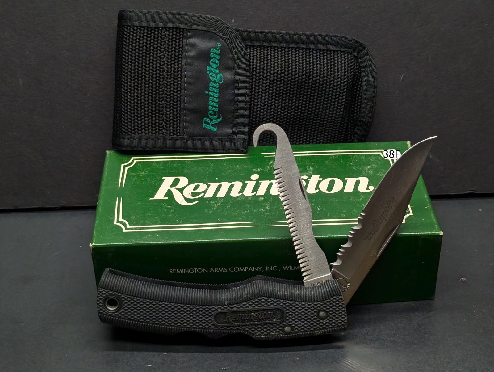 Remington Grizzly - 2 Blades w/ Gut Hook, Saw and Double Lock back and Sheath with Original Box (1 of 12)