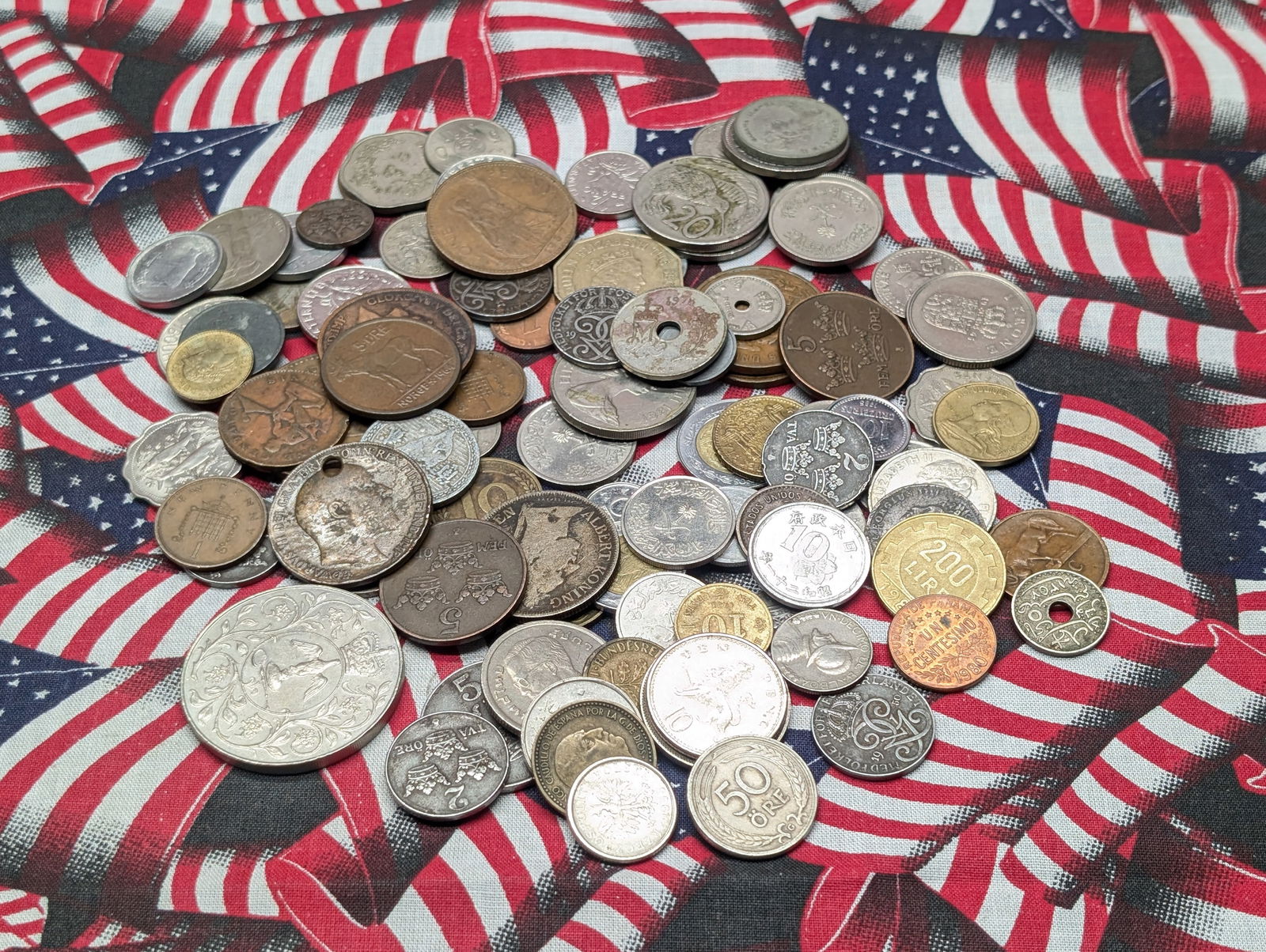 Bag of 1.0 Lbs. of Various Vintage & Modern World Coins. (1 of 7)