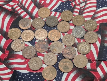 25 British Half Pennies (Elizabeth II, 1960?1967).