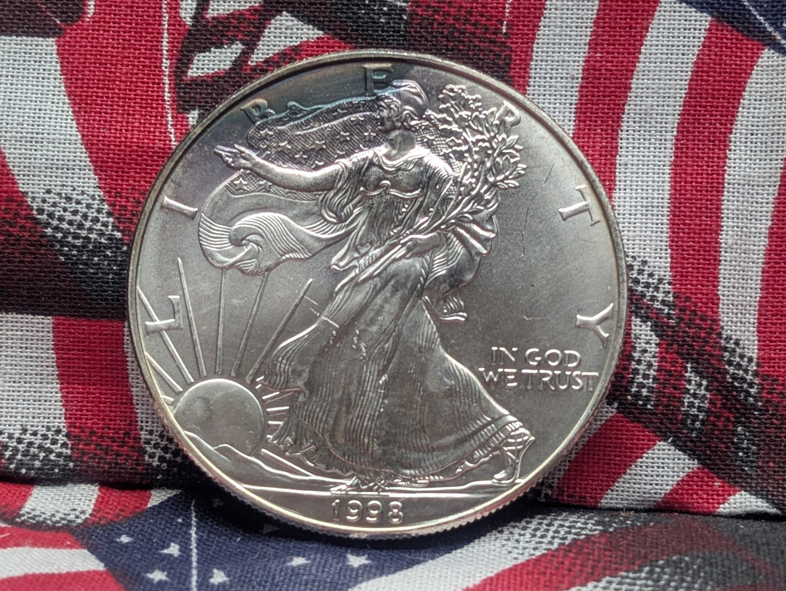 1998 United States American Silver Eagle. 999 Fine Silver One Troy Ounce. (1 of 2)