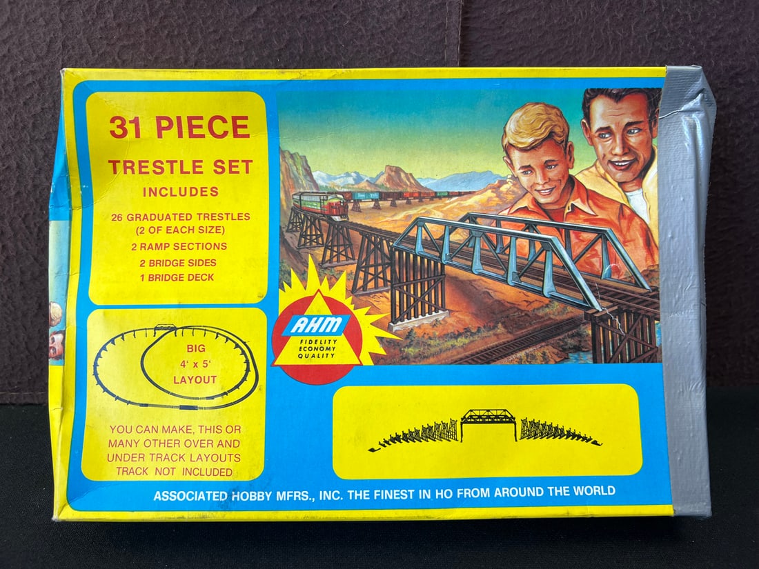 AHM HO Model Train 31 Piece Trestle Set In Original Box - Appears to have been opened - unchecked (1 of 3)