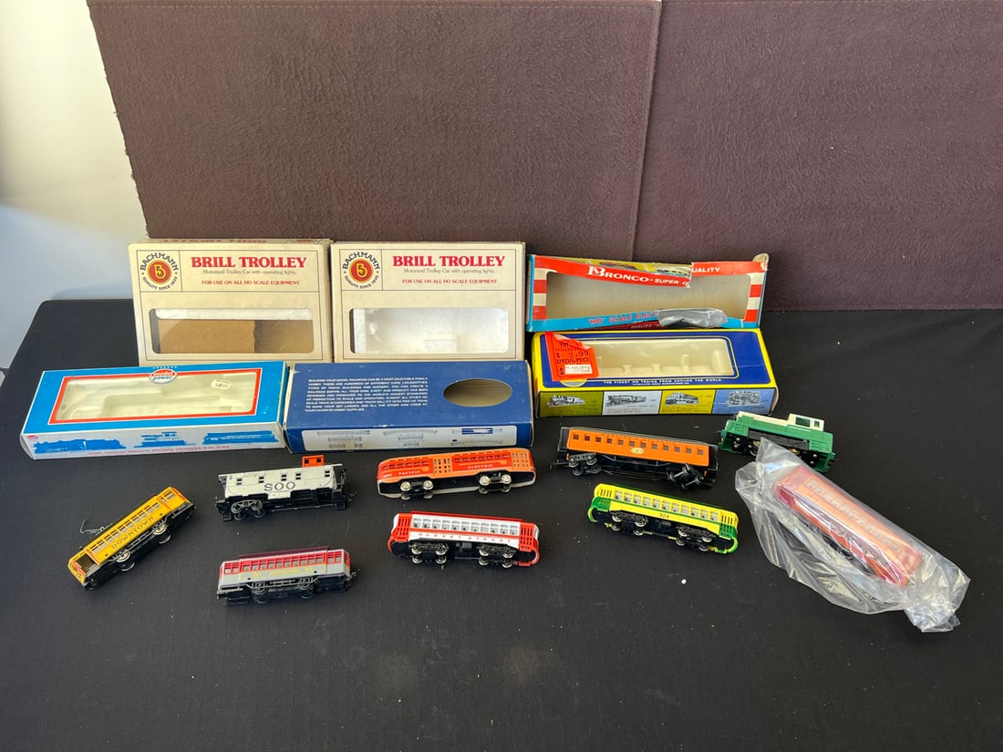 HO Model Train Lot - 9 Misc cars & 6 misc boxes (1 of 7)