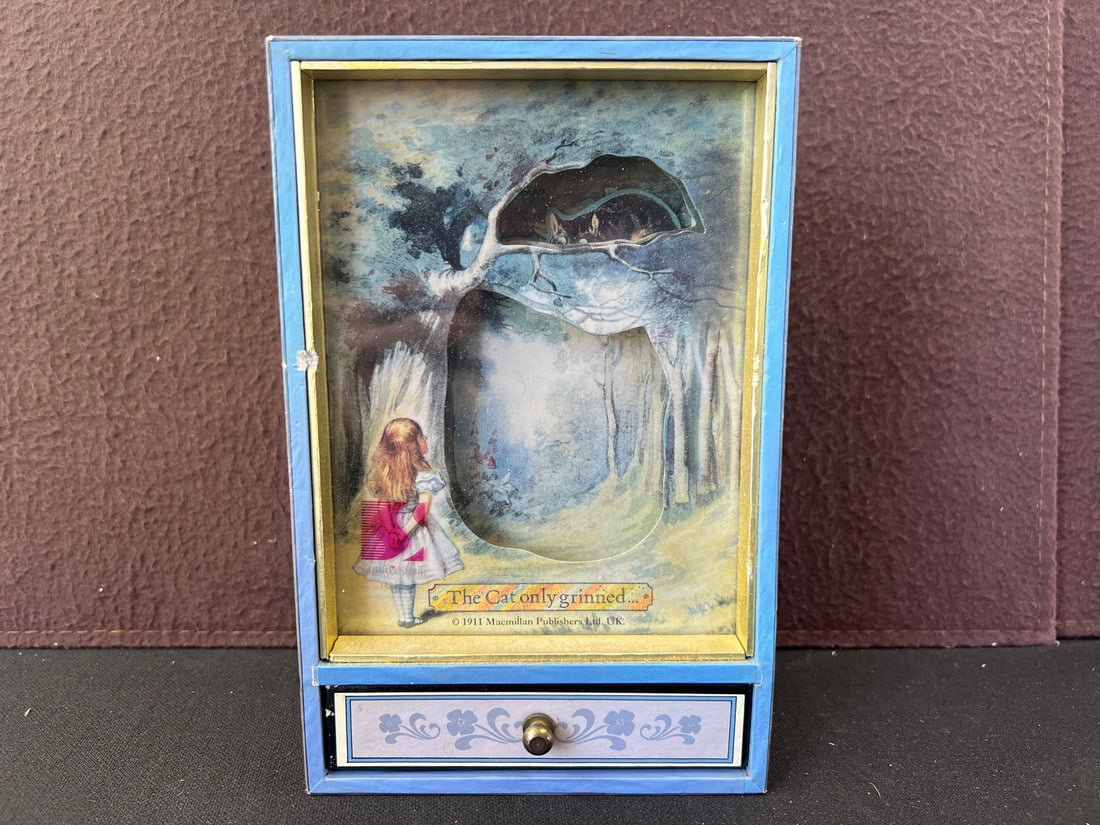 Vintage Alice In Wonderland Jewelry Music Box #43-901: Vintage Alice In Wonderland Jewelry Music Box #43-901