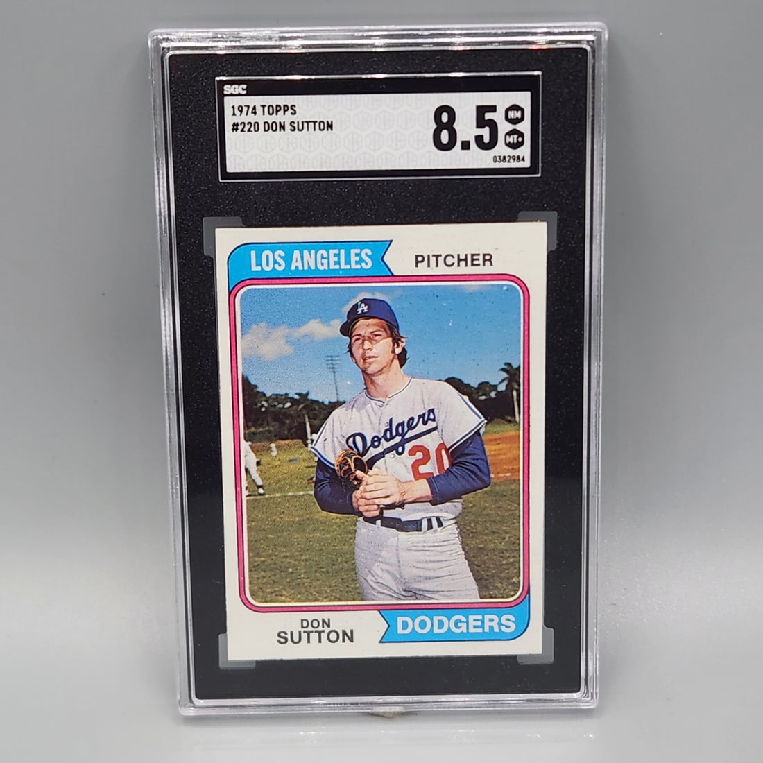 1973 Topps Don Sutton #220 SGC 8.5 HOF Tough Grade: 1973 Topps Don Sutton #220 SGC 8.5 HOF Tough Grade