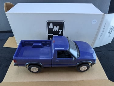 Ertl AMT 1994 Chevrolet S10 4 X 4, Purple Metallic
