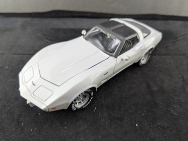 1979 Chevrolet Corvette 1/24 Scale White in Display Case