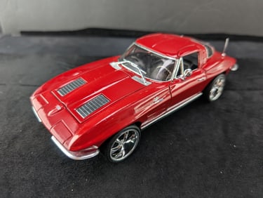 1963 Chevrolet Corvette Stingray 1/24 Scale, Missing Mirror, Coin Bank