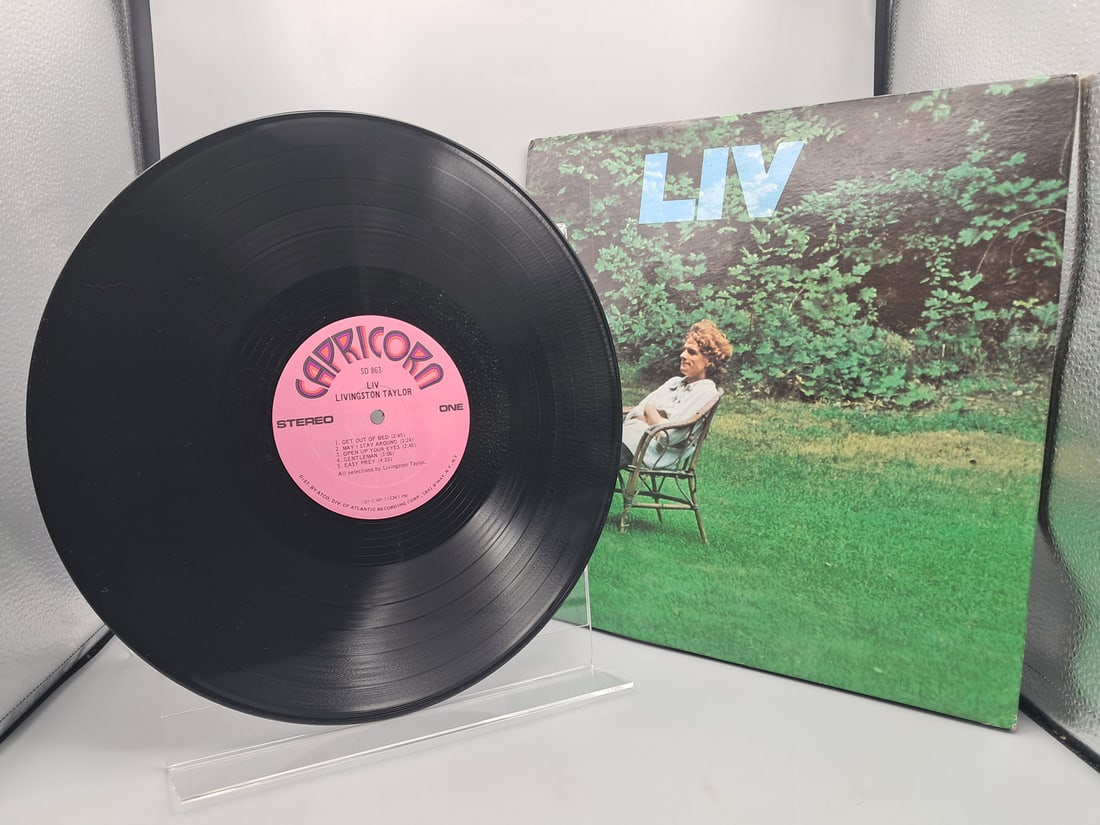 1971 Livingston Taylor Liv Vinyl Album - SD 863: 1971 Livingston Taylor Liv Vinyl Album - SD 863 - Records have not been tested by the auction house for play quality. All items are sold as is.