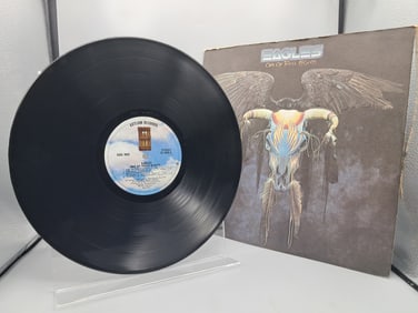 1975 The Eagles One of These Nights Vinyl Album - 7E-1039