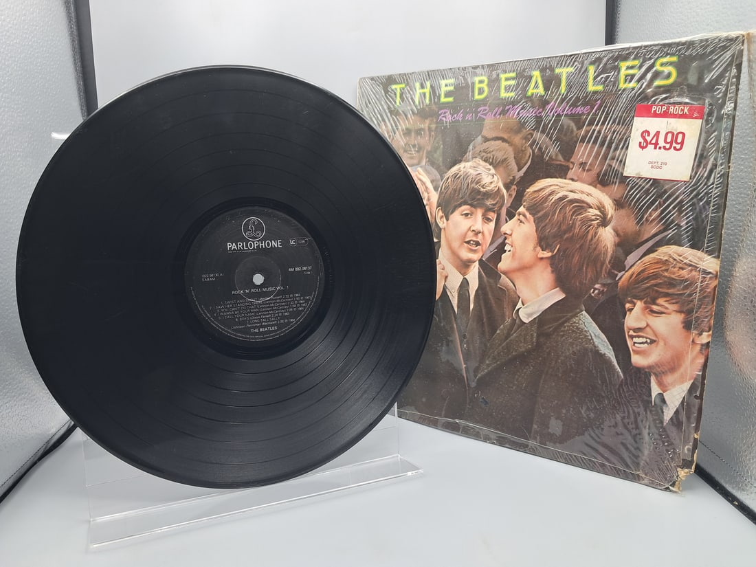 1980 The Beatles Rock N Roll Music Vol. 1 Belgium Release Vinyl Album - 4M 032-06137: 1980 The Beatles Rock N Roll Music Vol. 1 Belgium Release Vinyl Album - 4M 032-06137 - Records have not been tested by the auction house for play quality. All items are sold as is.