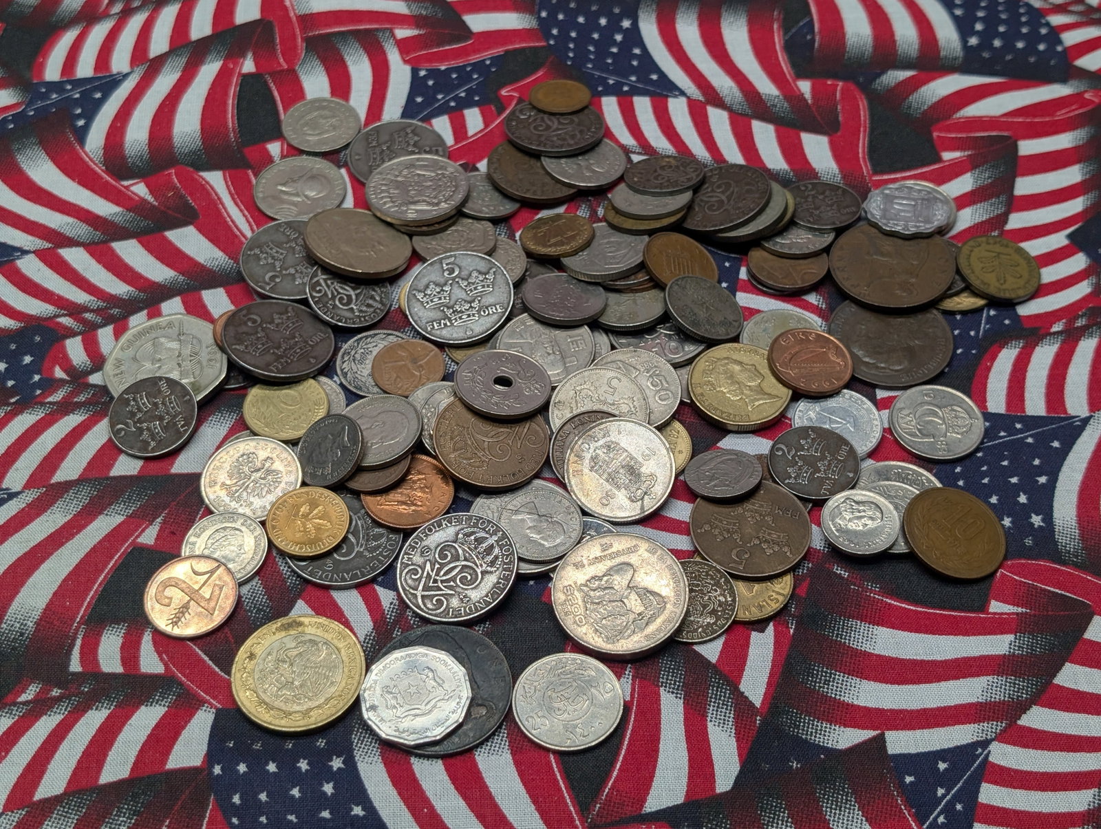Bag of 1.2 Lbs. of Various Vintage & Modern World Coins: Bag of 1.2 Lbs. of Various Vintage & Modern World Coins