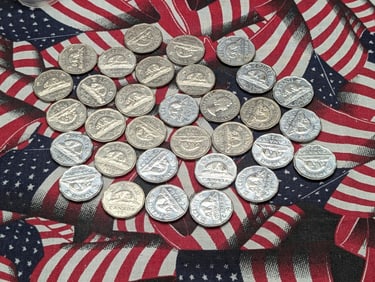 (32) Mixed Date Canadian Nickels 